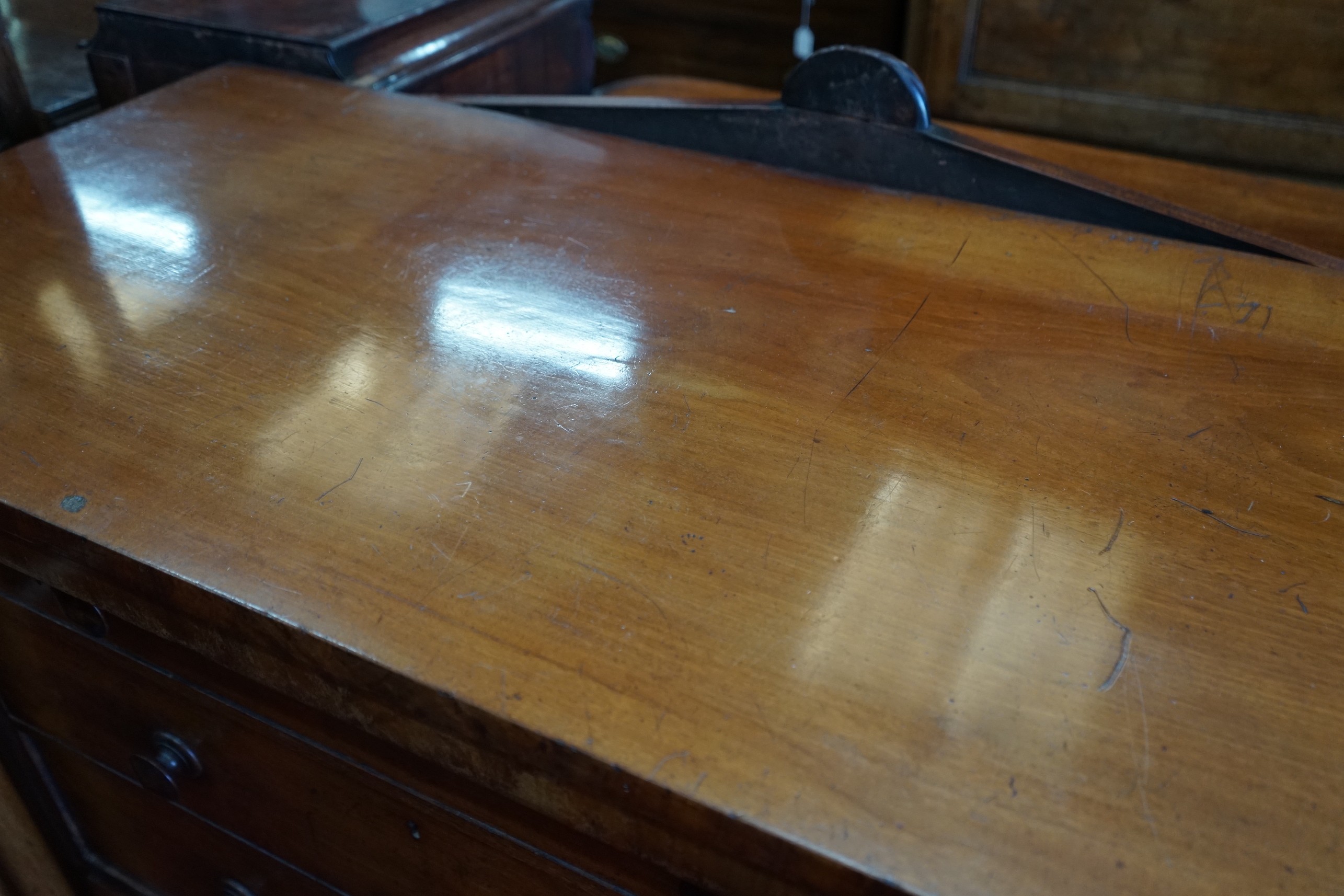 A Victorian mahogany chest of drawers, width 116cm, depth 60cm, height 105cm